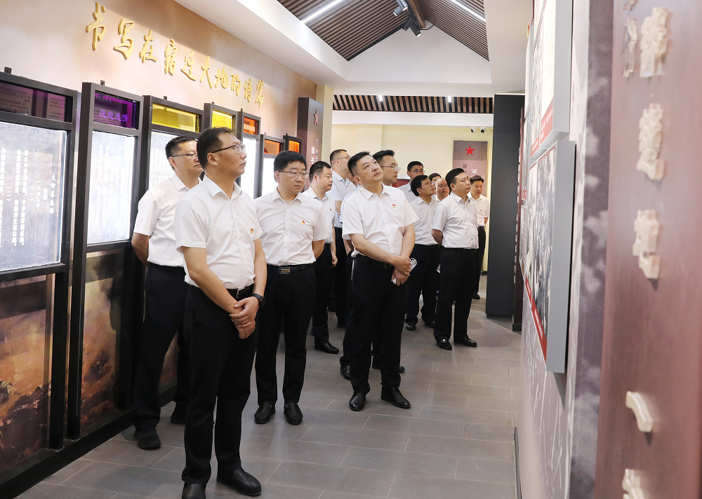 知敬畏、守清廉！宿迁必发集团开展廉政警示教育活动